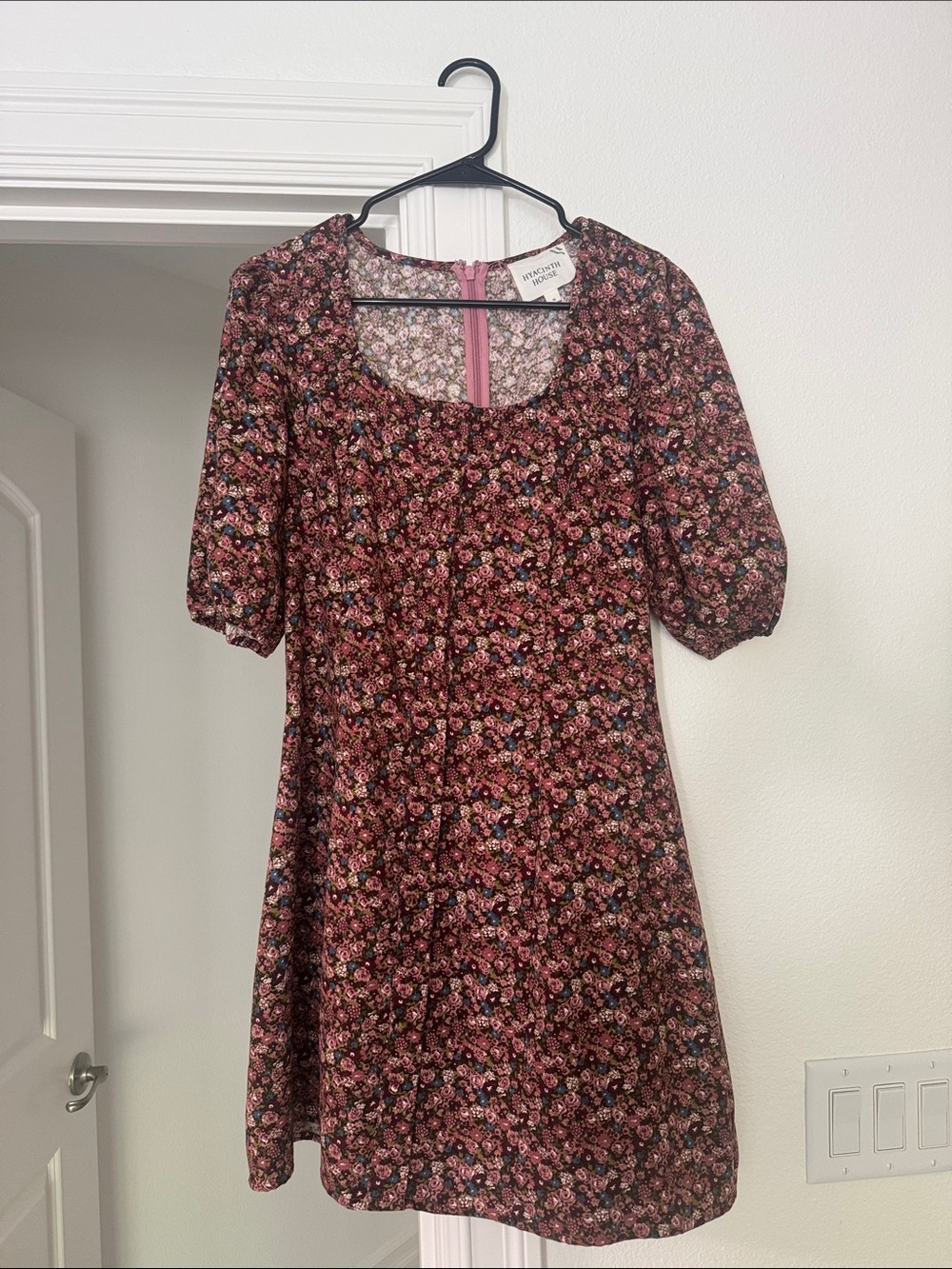 Floral Puff-Sleeve Mini Dress in Burgundy Pink